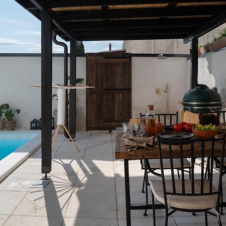 Blacksmith'S House - Rental House With Heated Pool Posedarje Exterior foto