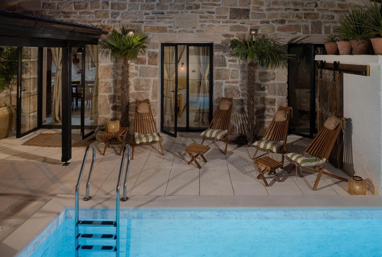 Blacksmith'S House - Rental House With Heated Pool Posedarje Exterior foto
