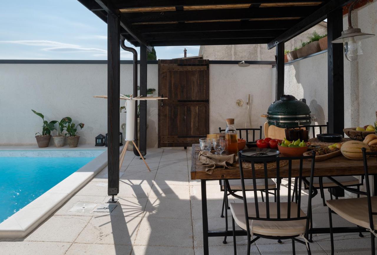 Blacksmith'S House - Rental House With Heated Pool Posedarje Exterior foto