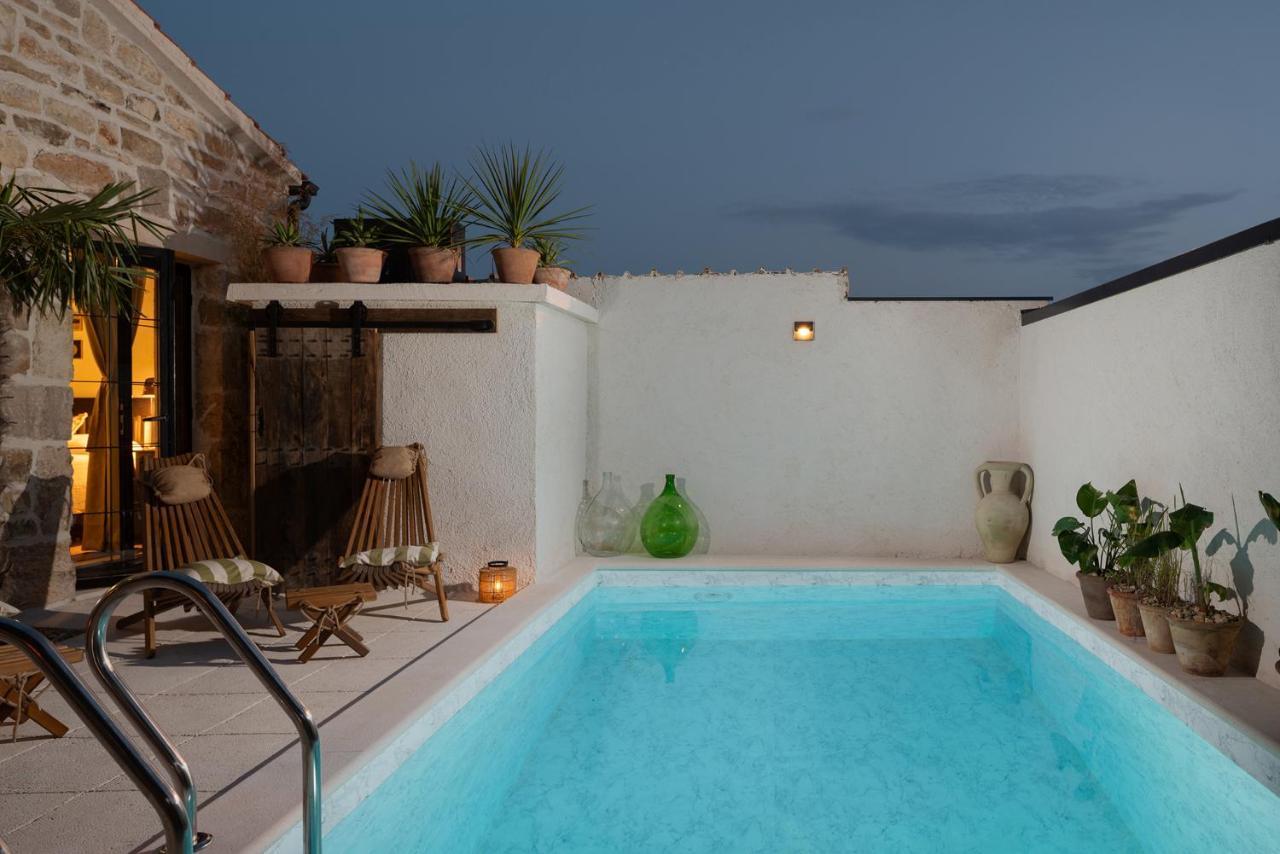 Blacksmith'S House - Rental House With Heated Pool Posedarje Exterior foto
